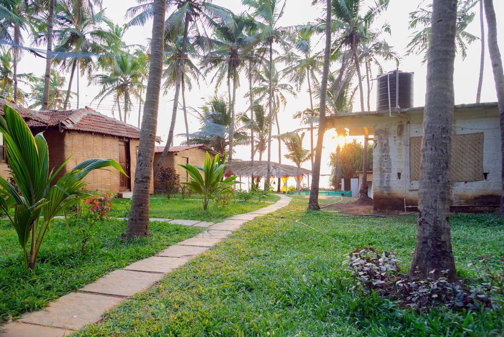 Sunway Cottages Мандрем Екстериор снимка